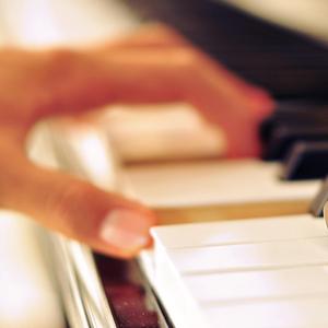 家庭摄像头夫妻当着孩子
