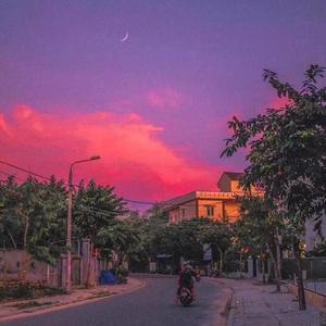 家庭摄像头夫妻当着孩子
