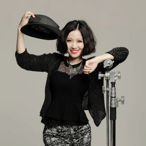 家庭摄像头夫妻当着孩子
