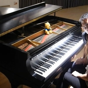 家庭摄像头夫妻当着孩子
